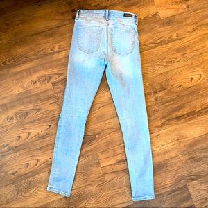 ABERCROMBIE & FITCH high rise super skinny jeans. Size 4Long. Light blue wash.